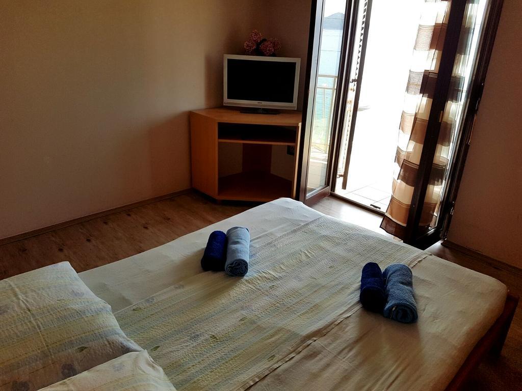 Apartments Marta Trogir Exterior photo